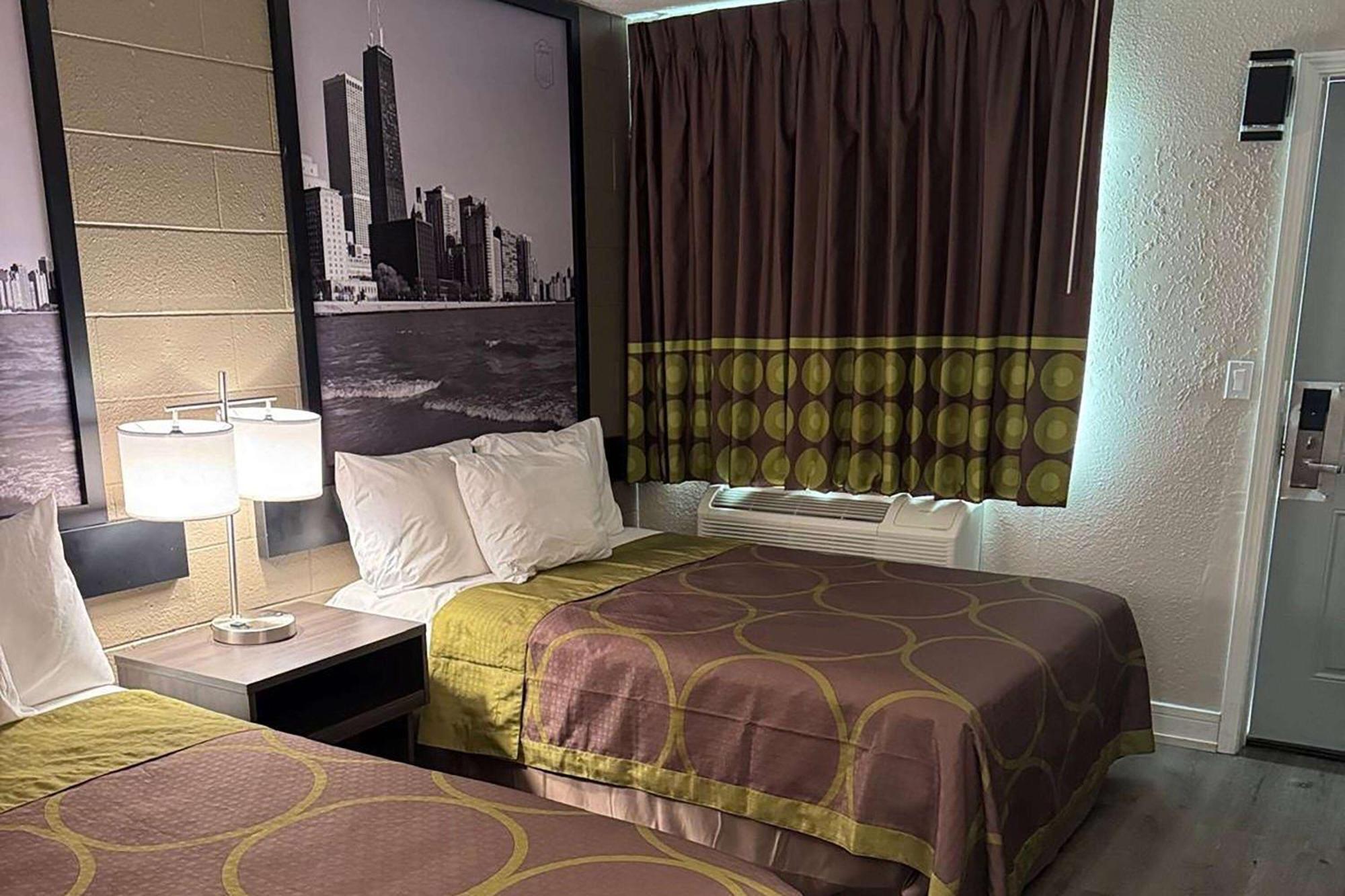 Super 8 By Wyndham Rockford South Hotell Exteriör bild