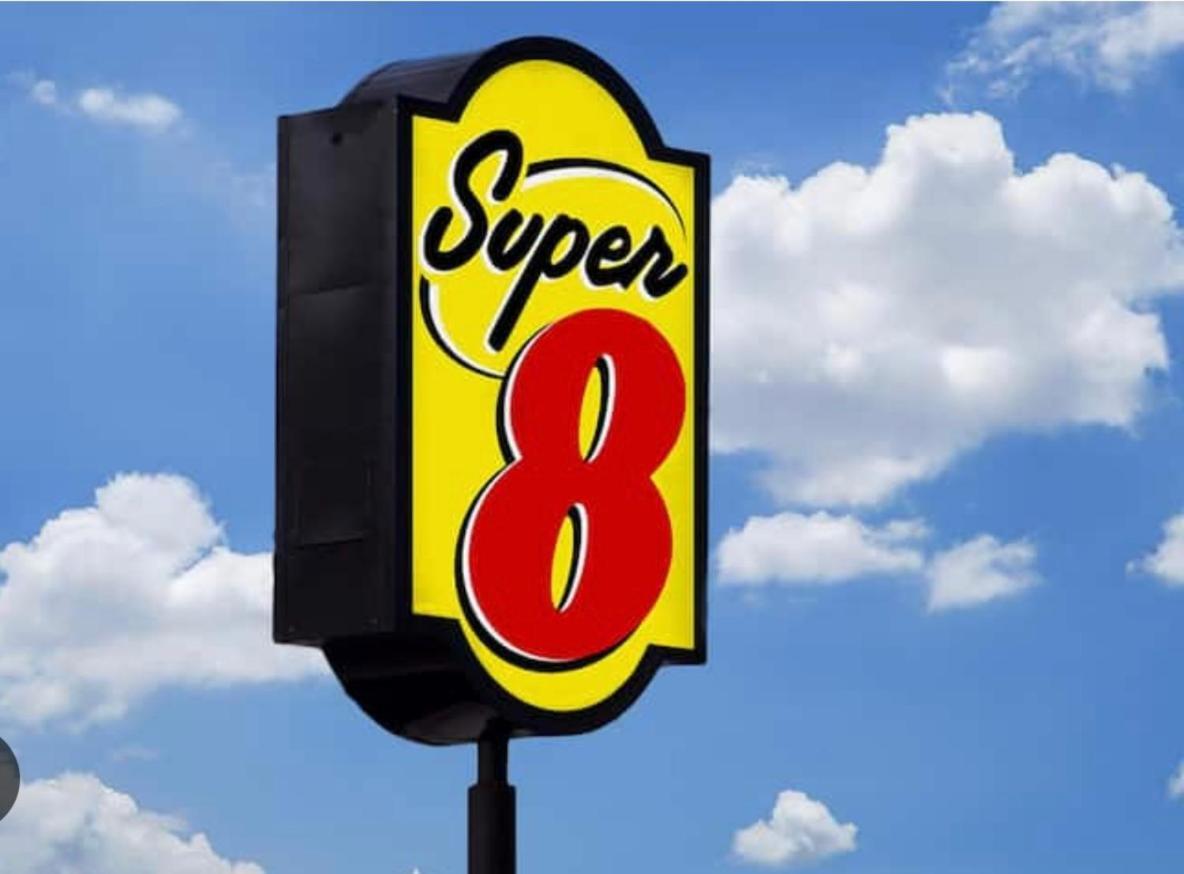 Super 8 By Wyndham Rockford South Hotell Exteriör bild